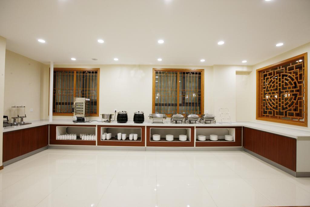 Beijing Dongdan Hotel Near Wangfujing Street,Tian'Anmen Square,The Forbidden City,Free Self-Service Laundry Room Екстер'єр фото